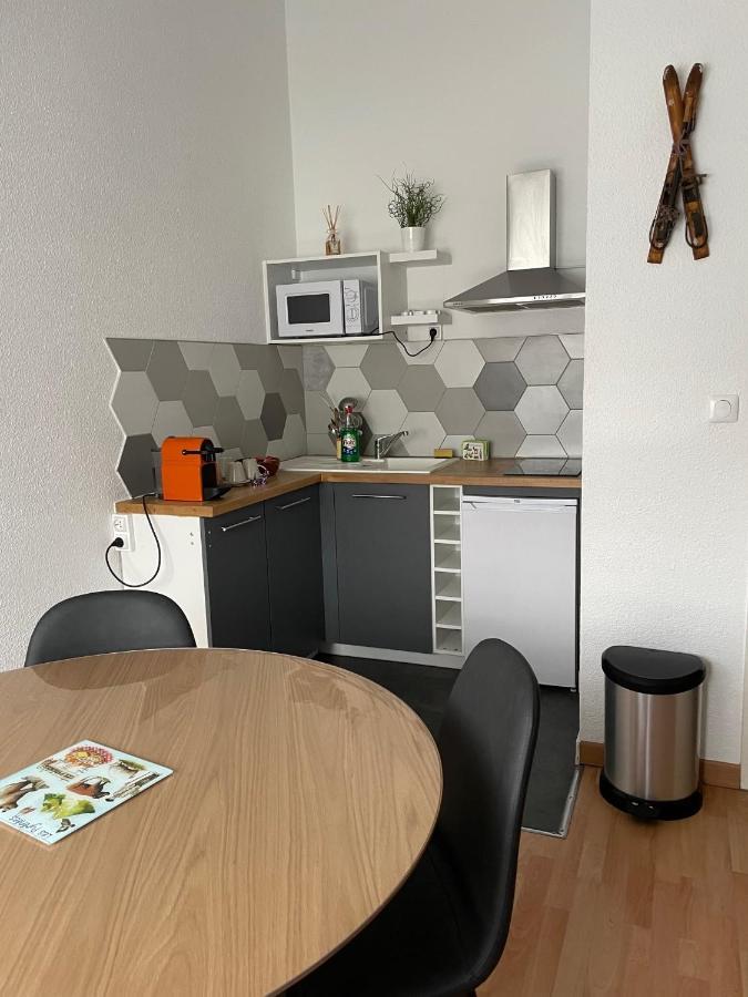 Studio Isard, Wifi Et Parking Gratuit, Navette Gratuite Au Pied De La Residence, Possibilite Forfait Menage Et Location Linge De Lit Et Toilette, A 10 Minutes A Pied Du Centre Ville Font-Romeu-Odeillo-Via Exterior foto